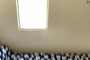 un desconocido me persigue hasta mi casa y lo dejo tener sexo conmigo