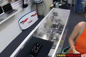 Mamma Shows Off Licking Skills