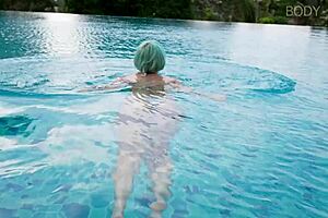 stepsister seduces stepbrother in new bikini 😏