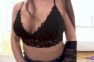 Ellen Betsy Masturbates In Tight Shorts