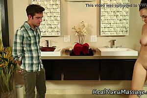 Busty masseuse gets fucked 😍