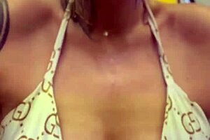 omg, at the gym my pussy got so wet and dripping, i'm super horny 😍