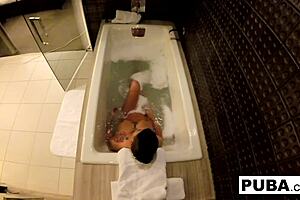 Sexy jezebelle bond masturbates in the bath 😍