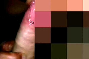 con una rica lencería puesta le chupo su deliciosa verga blanca a mi esposo 😍 ya con mi vagina muy mojada me pone otra vez la tanga para hacerla a un lado y cogerme de perrito y se corre dentro de mí