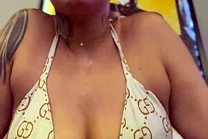 omg, at the gym my pussy got so wet and dripping, i'm super horny 😍