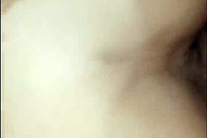 Mucama Entra en Cama para Sexo Doggystyle y Bent Over