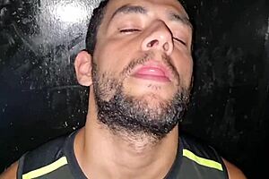 fodemos o ninja do rabo apertado no box do cinema gay?