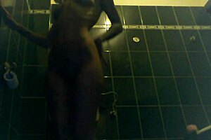 Amateur blonde gets dirty in homemade porn video