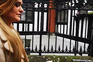 Honour gets hypnotized to flash in public outdoor setting