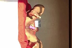 ebony shaved pussy solo dolo session with big tits