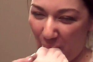 watch us having a foot fetish lesbian threesome 😍