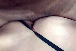 Gozando e gemendo na piroca do neg�o com tanto prazer!