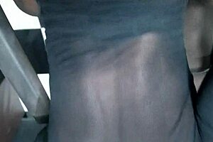 Gozando e gemendo na piroca do neg�o com tanto prazer!