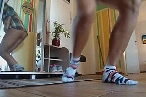Amateur couple plays a joke on a delivery boy in their underwear