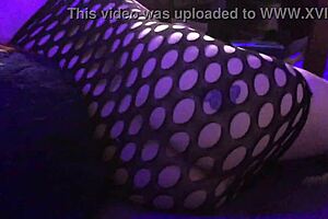 他想在新衣服里操我