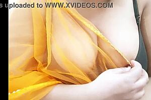 Desi girlfriend enjoys hot moments