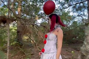 suggestive palhaça takes it in the ass outdoors