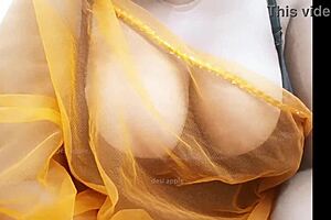 Desi girlfriend enjoys hot moments