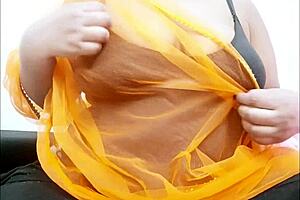 Desi girlfriend enjoys hot moments