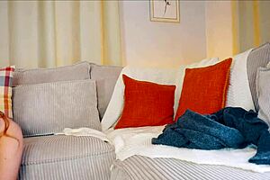 this curvy milf in cosplay is something extra! 😍