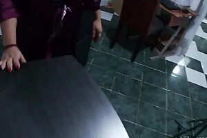 我帮我丰满嫂子的大屁股修喇叭