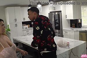 Uber Eats driver gets a happy ending