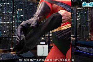 Big Ass Kelsi Monroe Cosplays Elastigirl Masturbating on Sybian Webcam