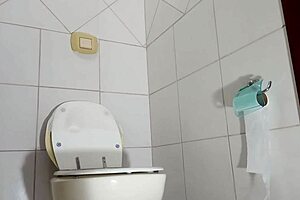 Tomando No Cú No Banheiro Da Balada