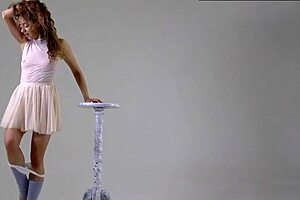 hey, check this flexible teen 18+ urusula fe bending wild