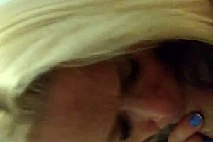 johnny gets some head from the blonde 😎