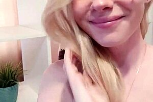 beauty fingering pussy in stockings and orgasm loud