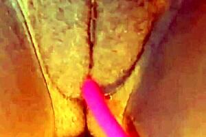 Stacy7 is a sexy amateur who enjoys playing with her big and juicy pussy lips