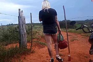 enfiei a pica na loirinha in public road thrill