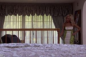 Ogolona Cipa Tyler Vixen Badana przez Słowacką MILF Dianę Doll!