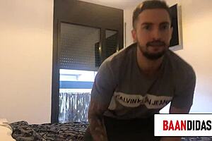 Fan meets girl on tinder