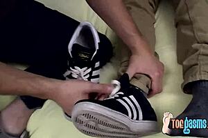 Deviant twink Roman sucks Dustin's toes intensely