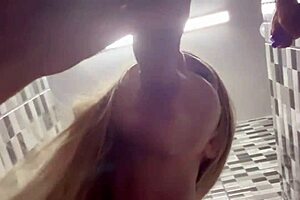 Я пошла потусить на вечеринке и сделала минет прямо в машине