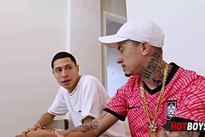 maloqueiro sucks the big cock of his new friend