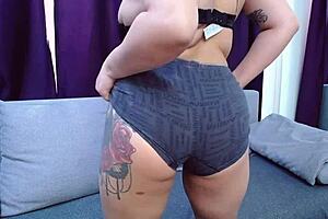 이 블론드 베이비가 큰 엉덩이로 너무 장난기 많아!