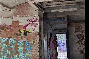 Fuck my Tinder date in abandoned spot!