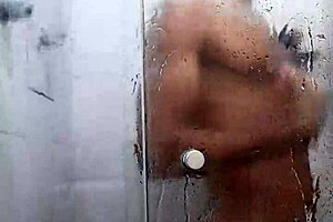 Austrian twink walks the Flamengo landfill then bathes at home