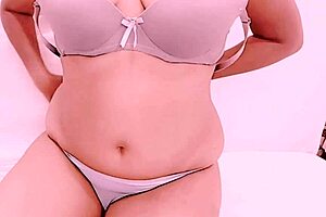 Indian Desi Bhabhi Shares Homemade Beauty Routine