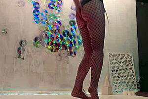 Watch this beauty orgasm after photoshoot