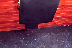 Hot Chi Pussy Eating Main!