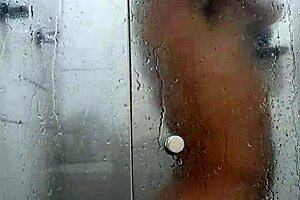 Austrian twink walks the Flamengo landfill then bathes at home