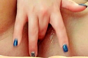 i love making my hot pussy cum and shake with loud moans