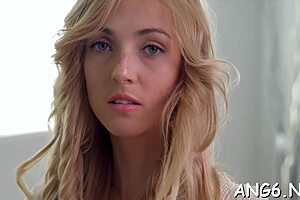 Gorgeous Minerva Receives Amateur Fingering Session