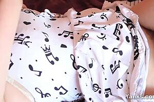 Sexy Aeryn Reaches Climax Through Intense Hitachi Masturbation