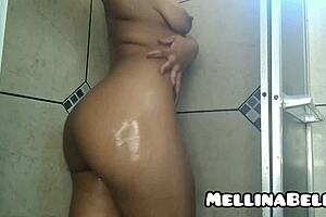 um banho quente e uma bela gozada bem relaxada - mellinabelle