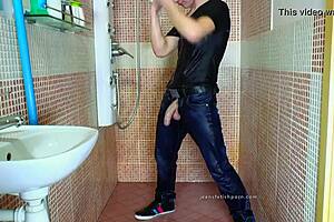 Gay solo masturbation with shower fetish